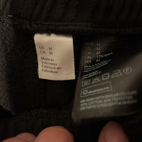 Men’s shorts - Picture 2 of 3